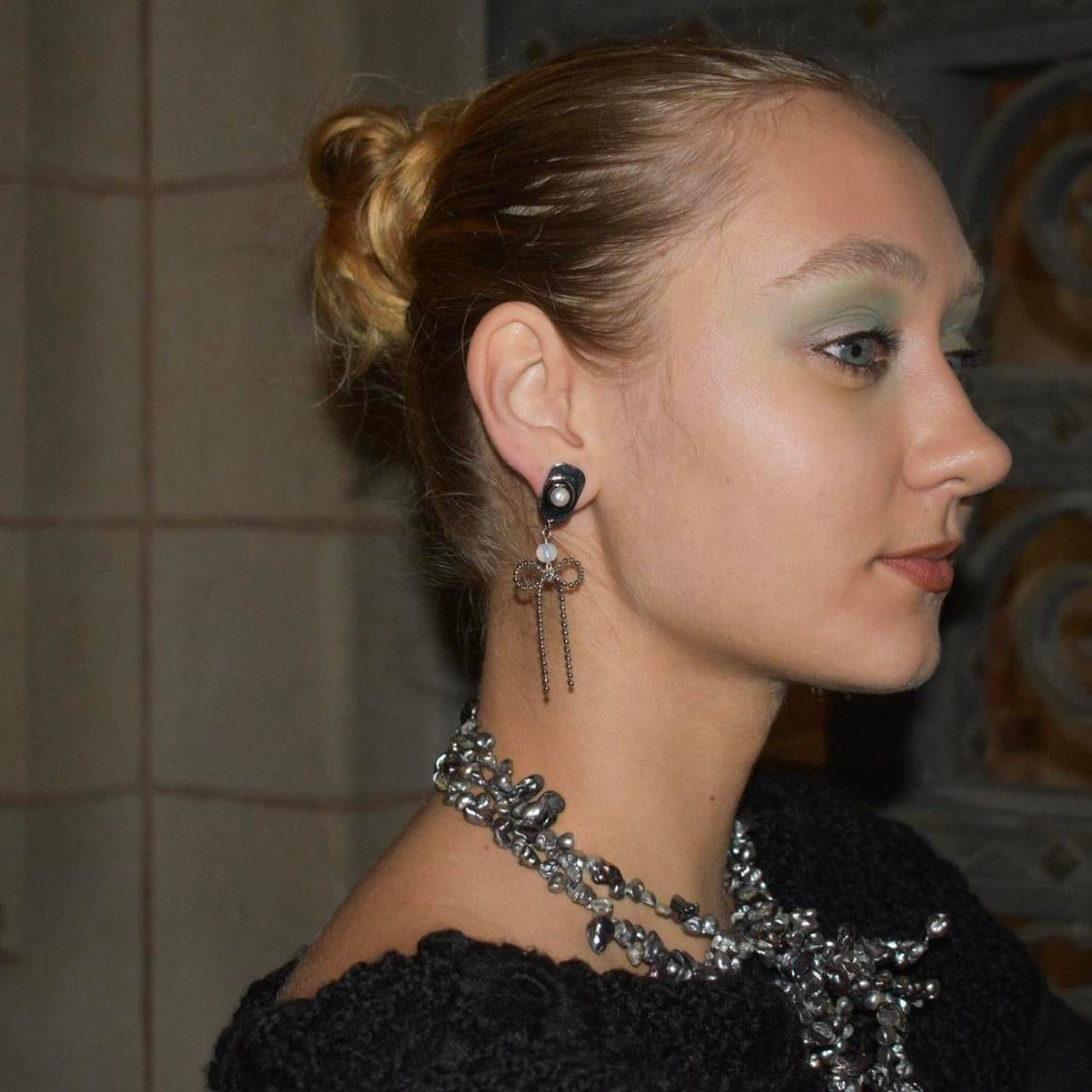 x the bow down earrings ͙͘͡★
