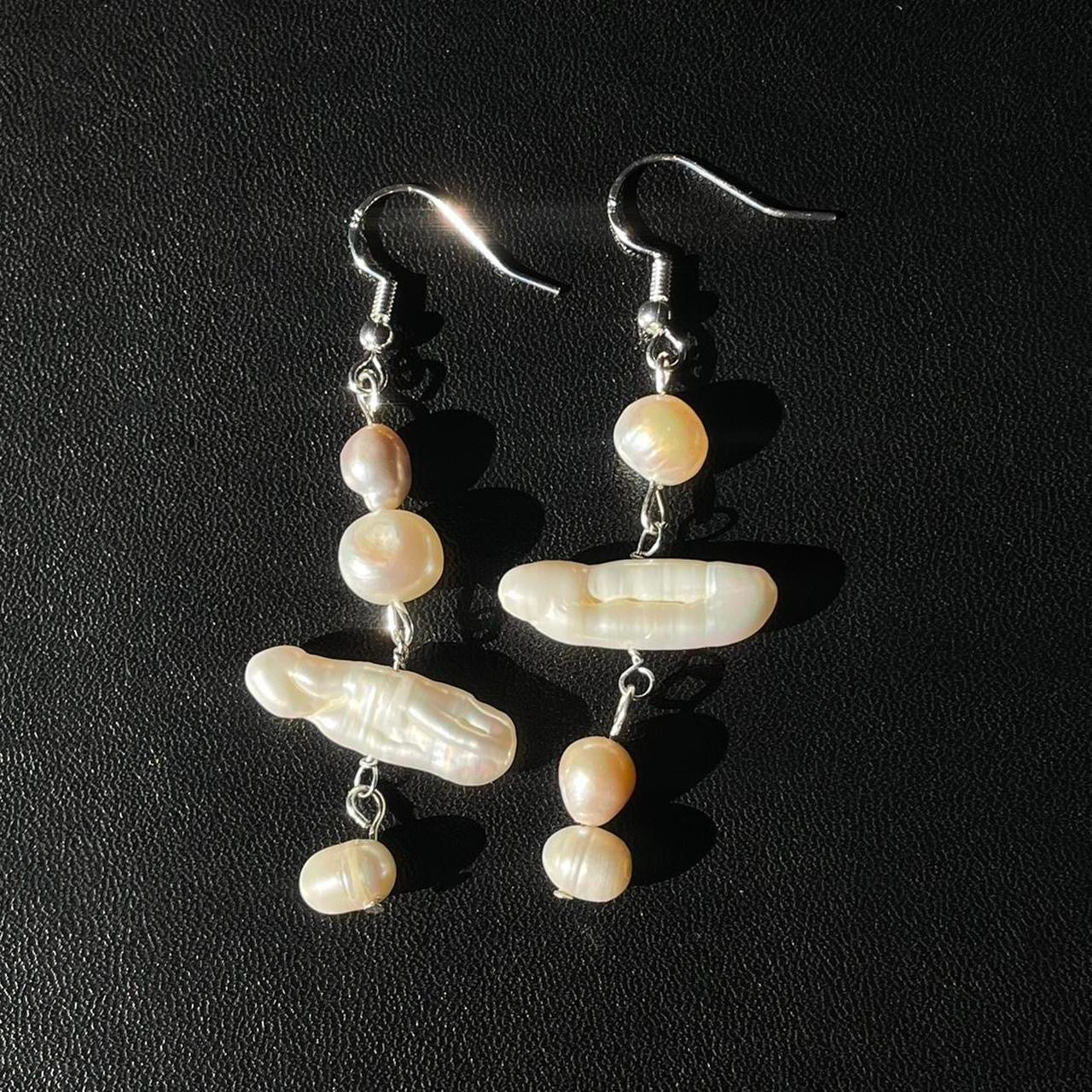 the goblet earrings ●・○・●・○・●