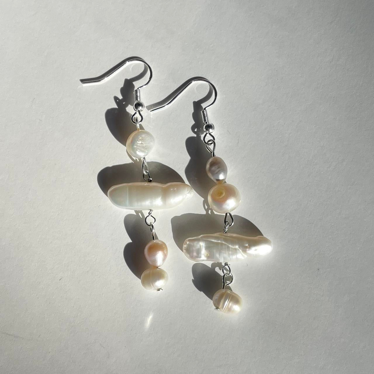 the goblet earrings ●・○・●・○・●