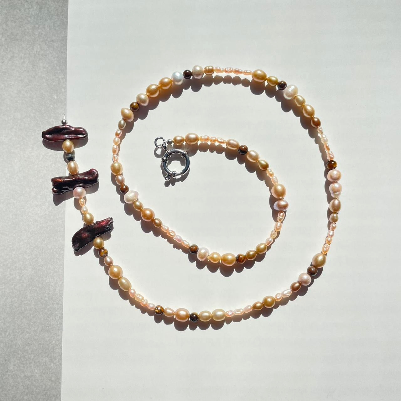 the spiraling necklace・○・●・○・●