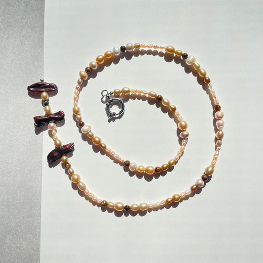 the spiraling necklace・○・●・○・●