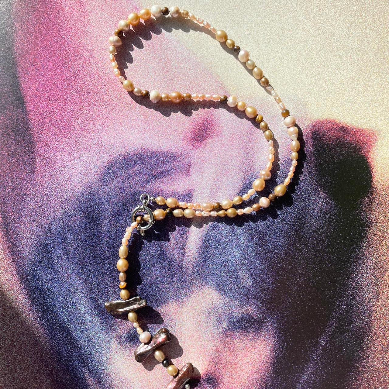 the spiraling necklace・○・●・○・●